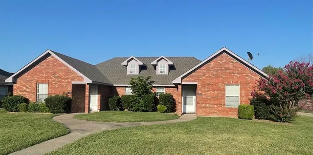 $1,600 | 104 Lum Lane, Denison, TX 75020