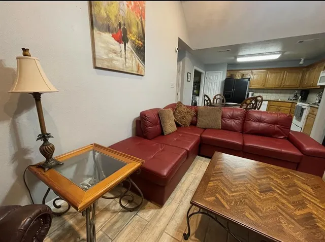 $1,600 | 104 Lum Lane, Denison, TX 75020