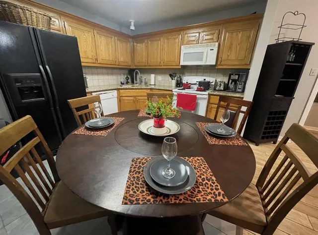 $1,600 | 104 Lum Lane, Denison, TX 75020