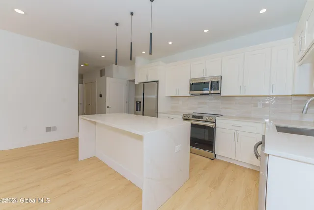 $2,500 | 1133 Loudon Road, Unit 201, Cohoes, NY 12047