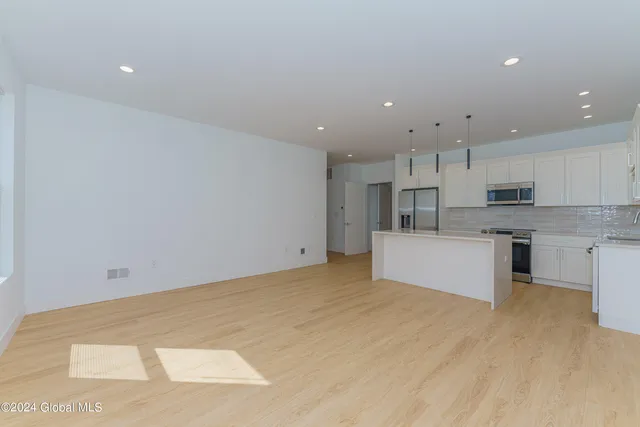 $2,500 | 1133 Loudon Road, Unit 201, Cohoes, NY 12047