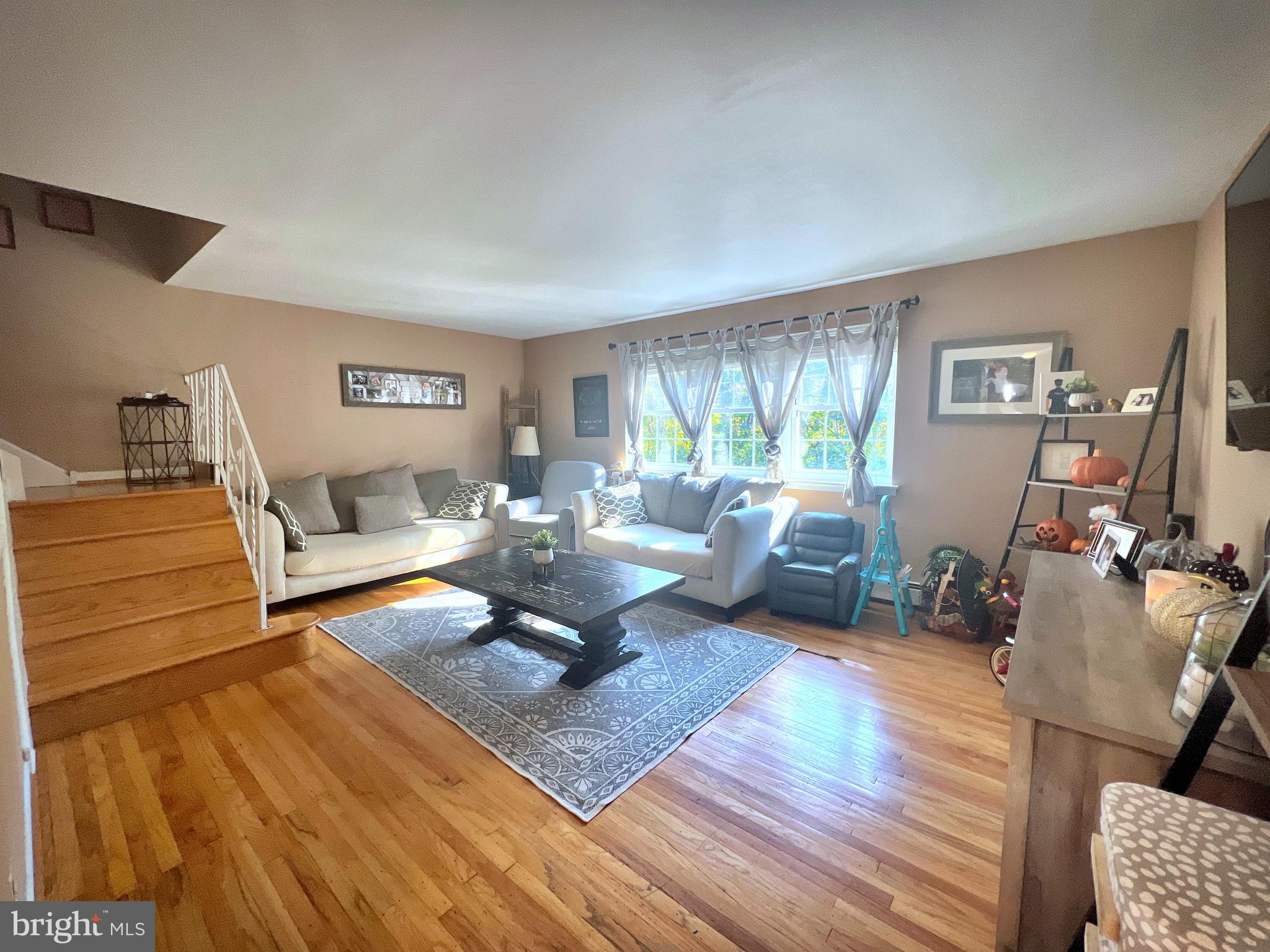 845 West Bells Mill Road Philadelphia, PA 19128 - Photo 2 of 25