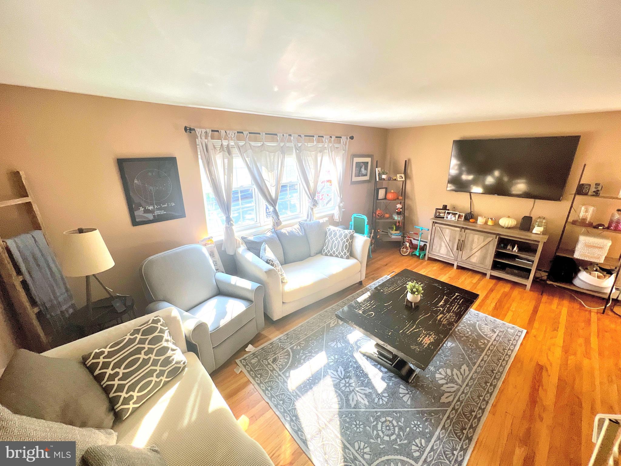 845 West Bells Mill Road Philadelphia, PA 19128 - Photo 3 of 25