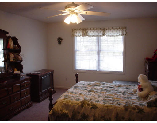 81 Howland Road Freetown, MA 02702 - Photo 6 of 9 Gallery Image 6