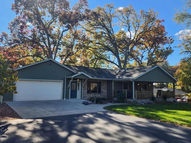 $462,000 | 2408 South Teut Road, Burlington, WI 53105