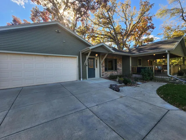 $459,500 | 2408 South Teut Road, Burlington, WI 53105