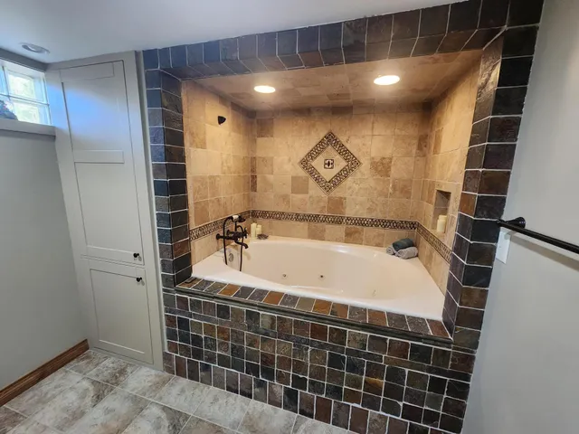 $459,500 | 2408 South Teut Road, Burlington, WI 53105