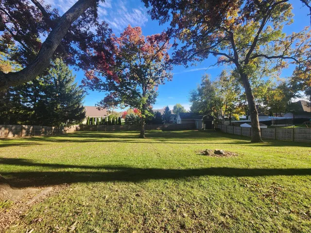 $459,500 | 2408 South Teut Road, Burlington, WI 53105