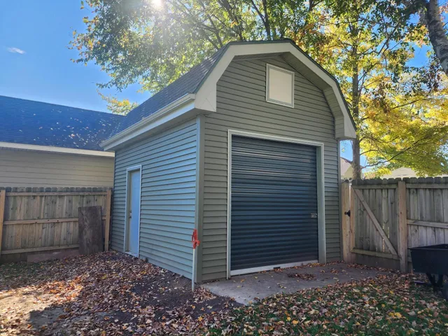 $459,500 | 2408 South Teut Road, Burlington, WI 53105