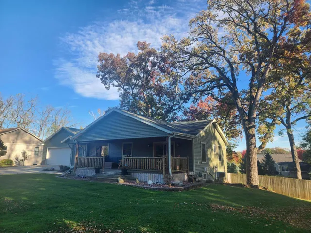 $459,500 | 2408 South Teut Road, Burlington, WI 53105
