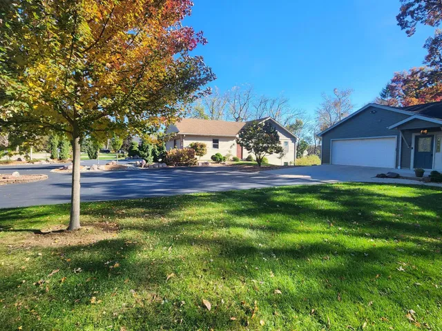 $459,500 | 2408 South Teut Road, Burlington, WI 53105