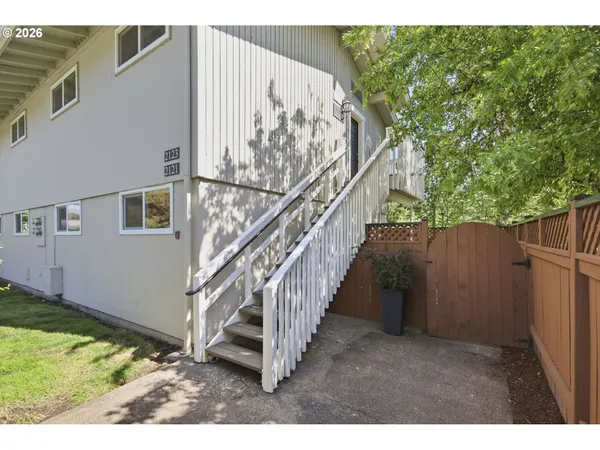 $212,000 | 2121 West 15th Court, Eugene, OR 97402