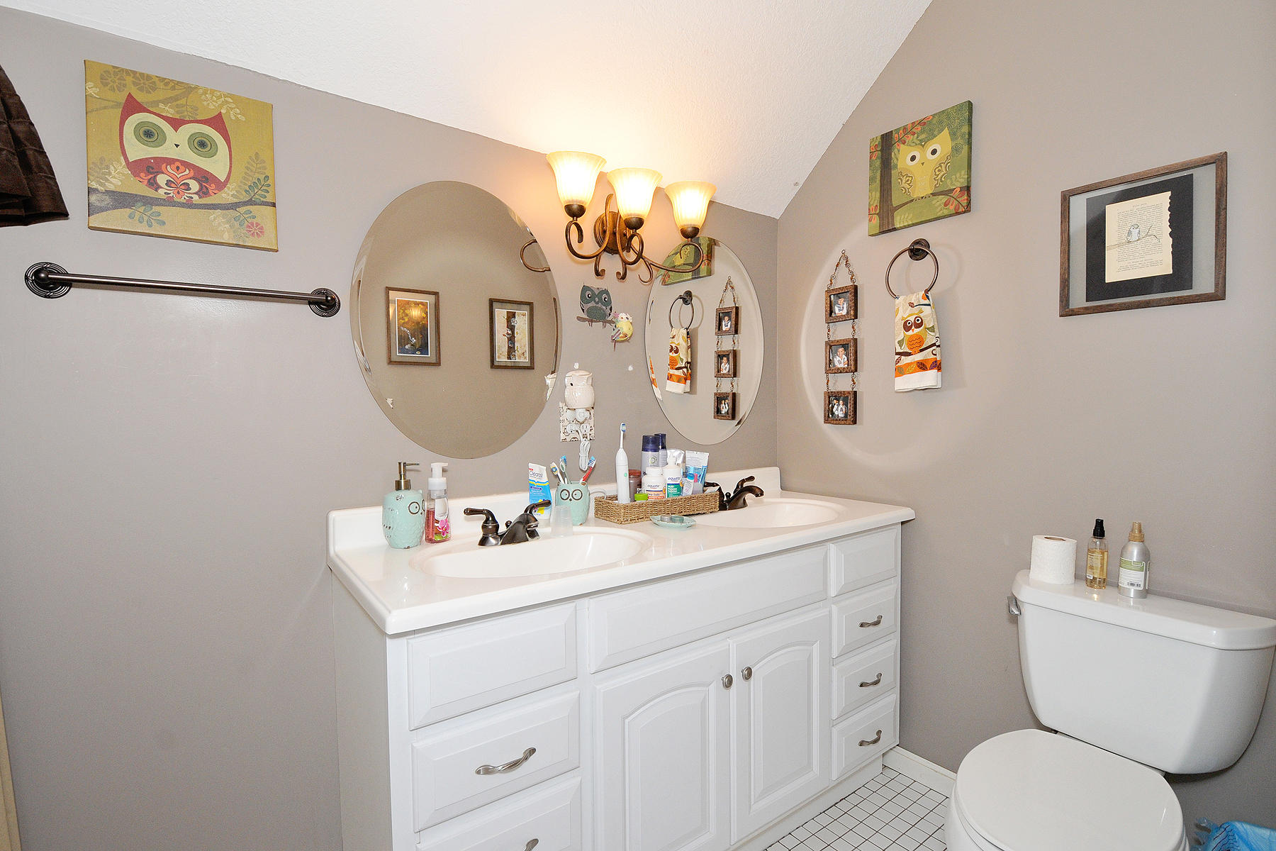 104 Duke Road Maryville, TN 37803 - Photo 20 of 29 104 Duke Road Guest Bath 2 David Pozy