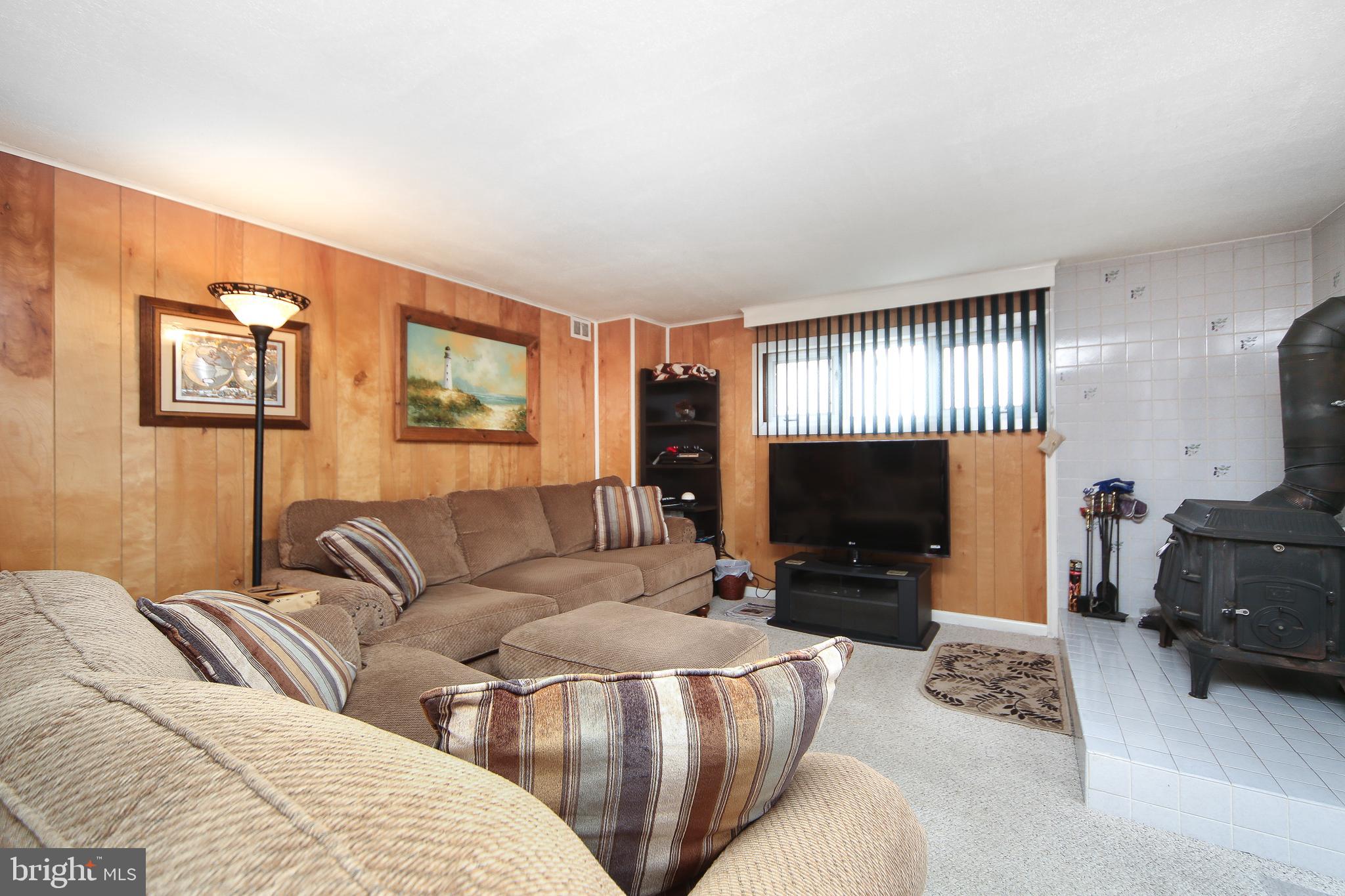 1035 Alpena Road Philadelphia, PA 19115 - Photo 17 of 29