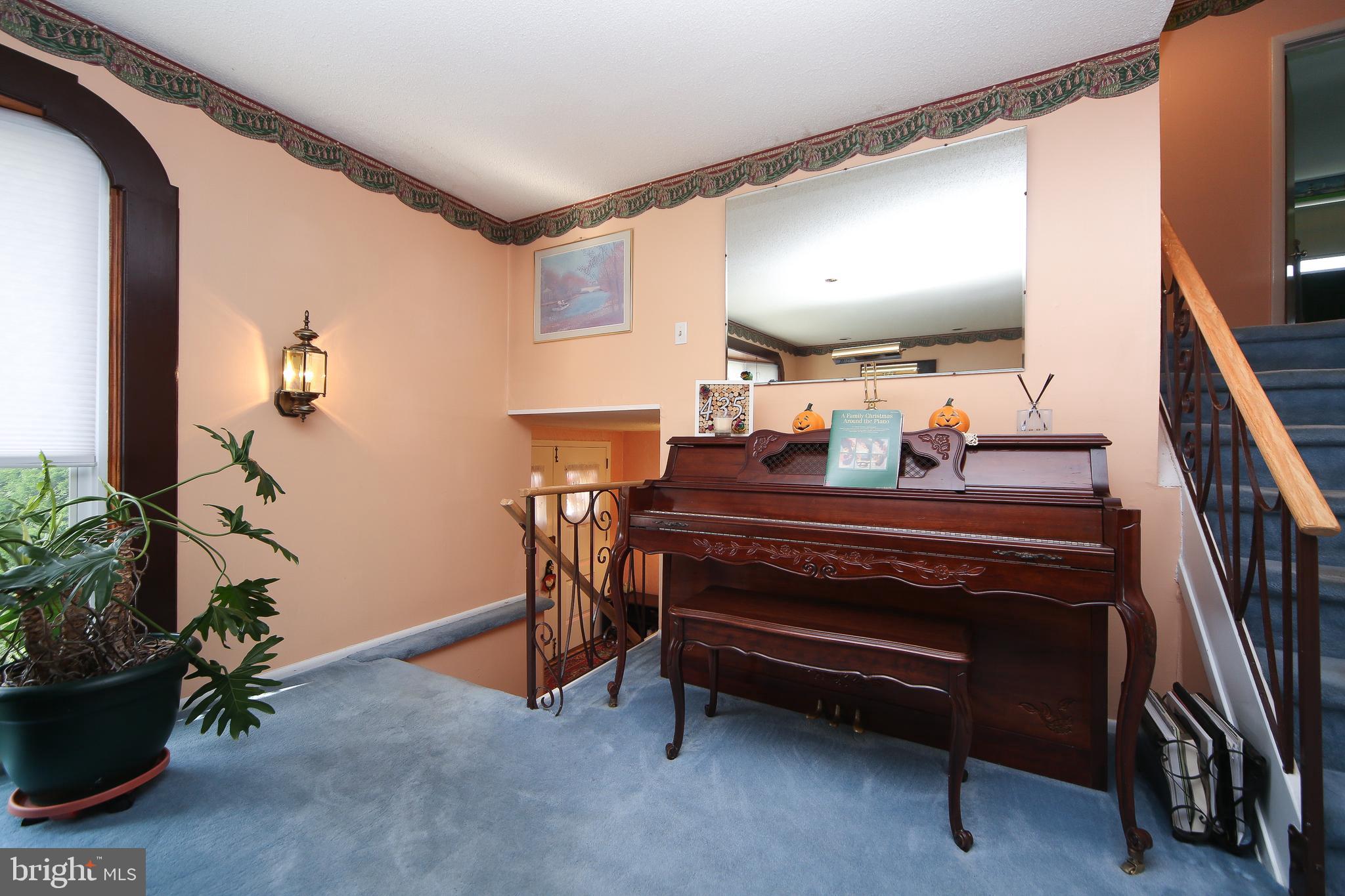 1035 Alpena Road Philadelphia, PA 19115 - Photo 6 of 29