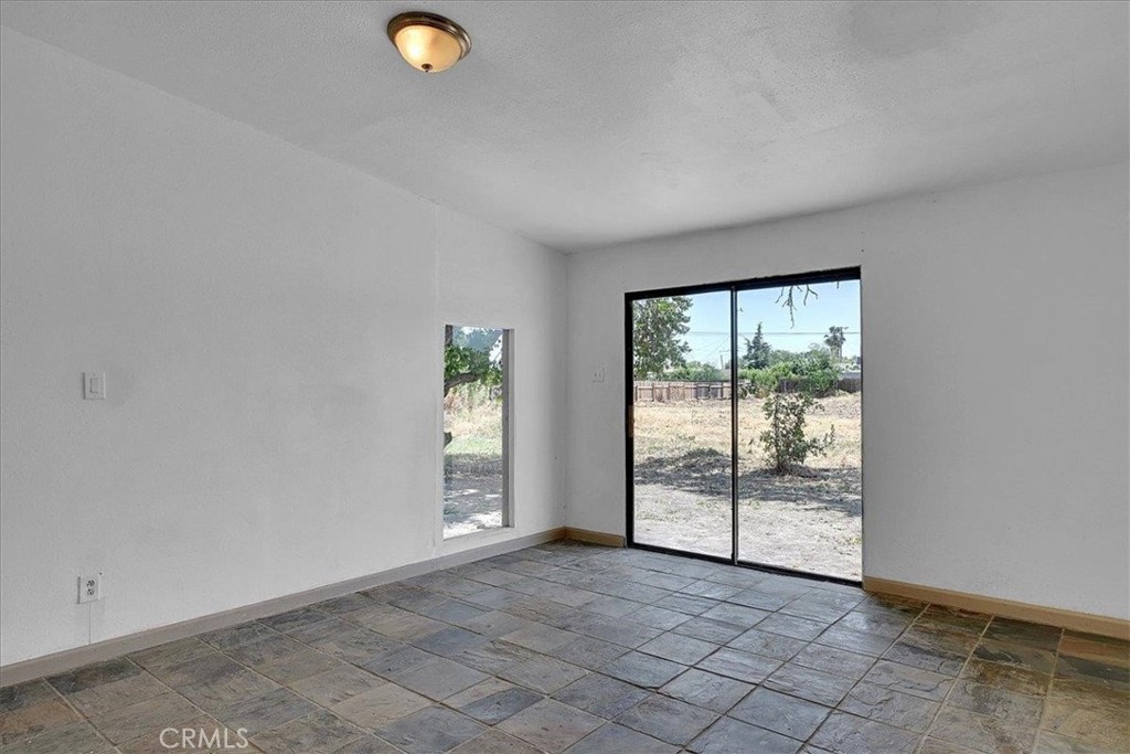 1732 Wescott Road Colusa, CA 95932 - Photo 18 of 56 an empty room with sliding door and sliding door