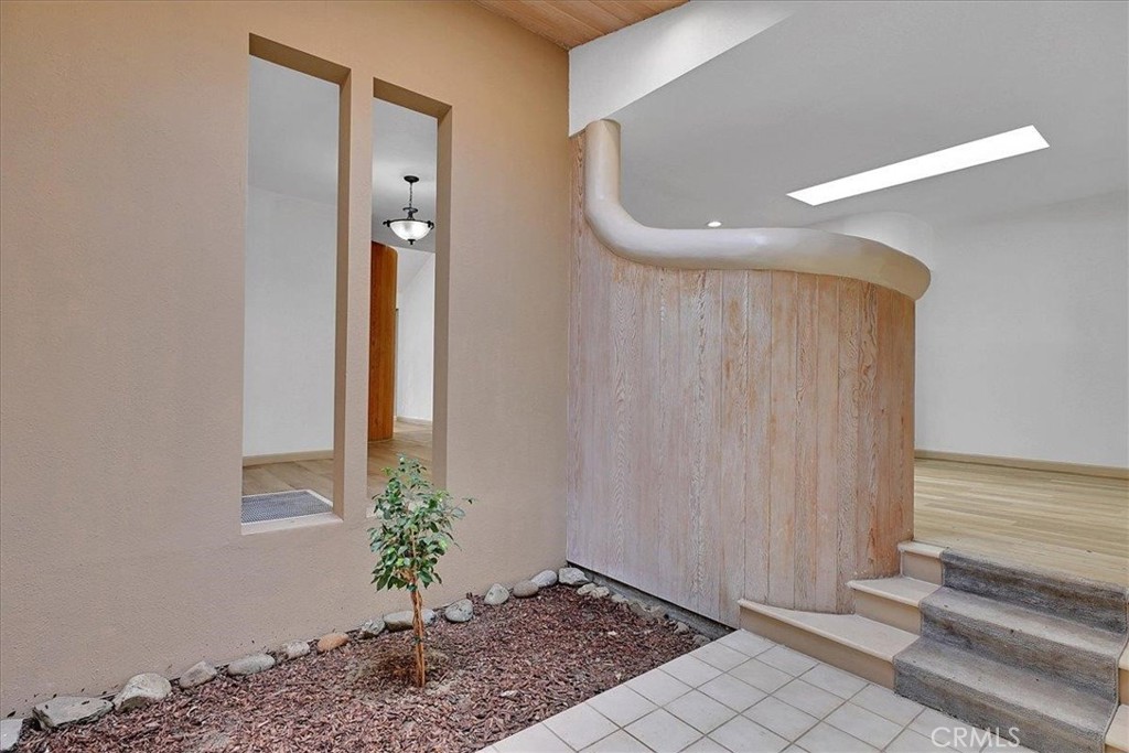 1732 Wescott Road Colusa, CA 95932 - Photo 6 of 56 a view of a hallway