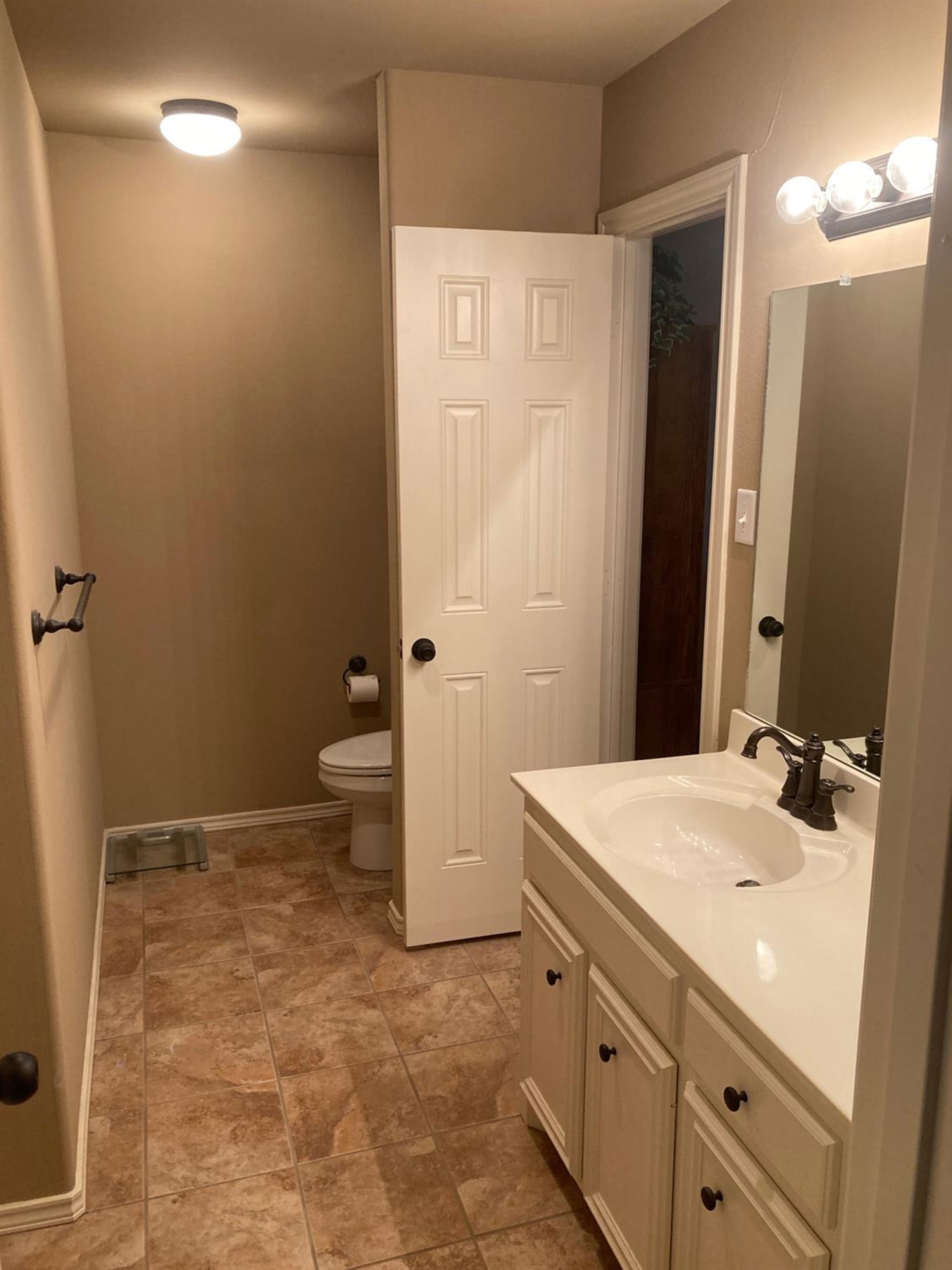 6120 75th Place Lubbock, TX 79424 - Photo 12 of 30 a bathroom with a sink a toilet and shower