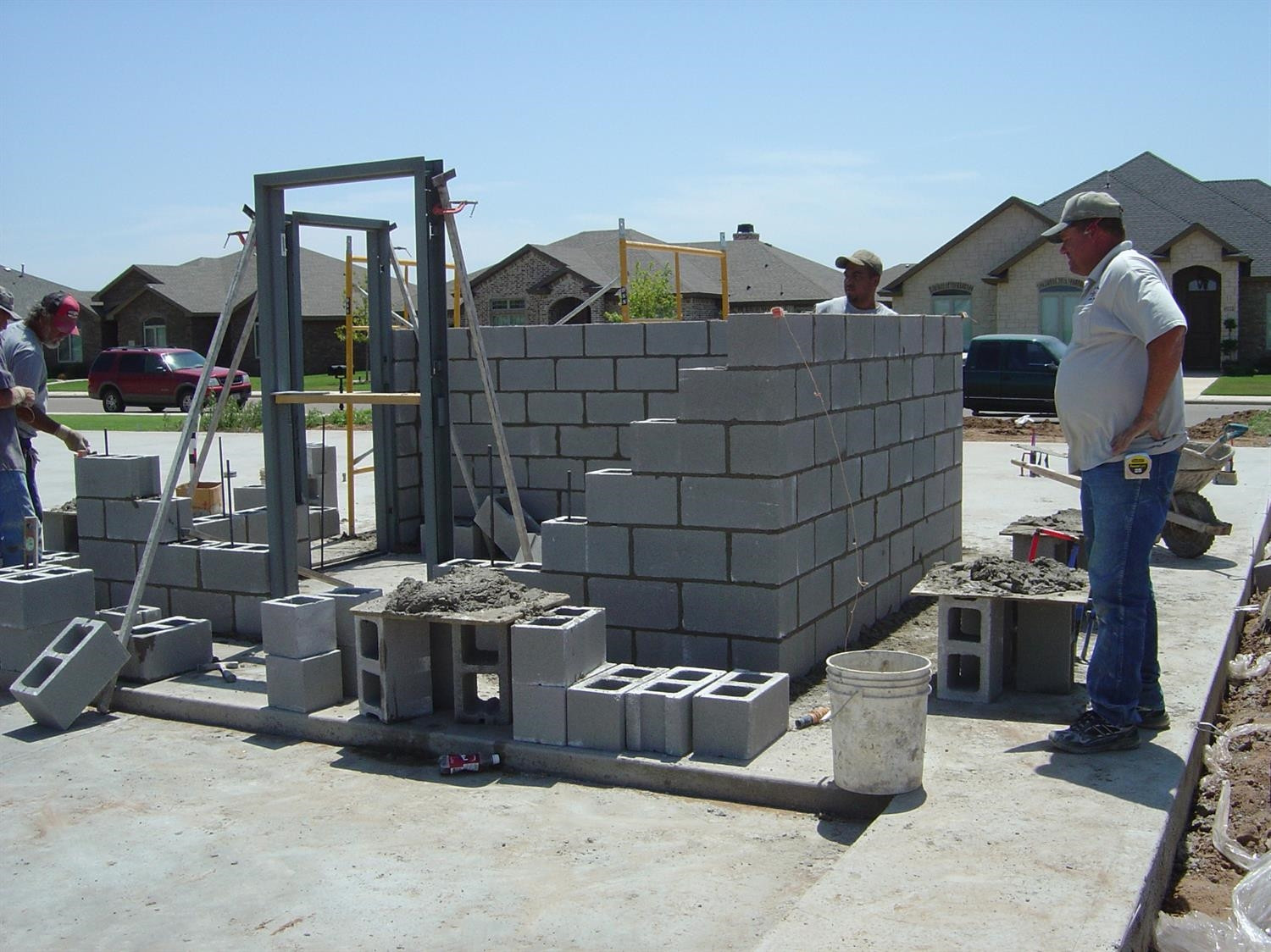 6120 75th Place Lubbock, TX 79424 - Photo 28 of 30 a building outdoor space with patio furniture and potted plants