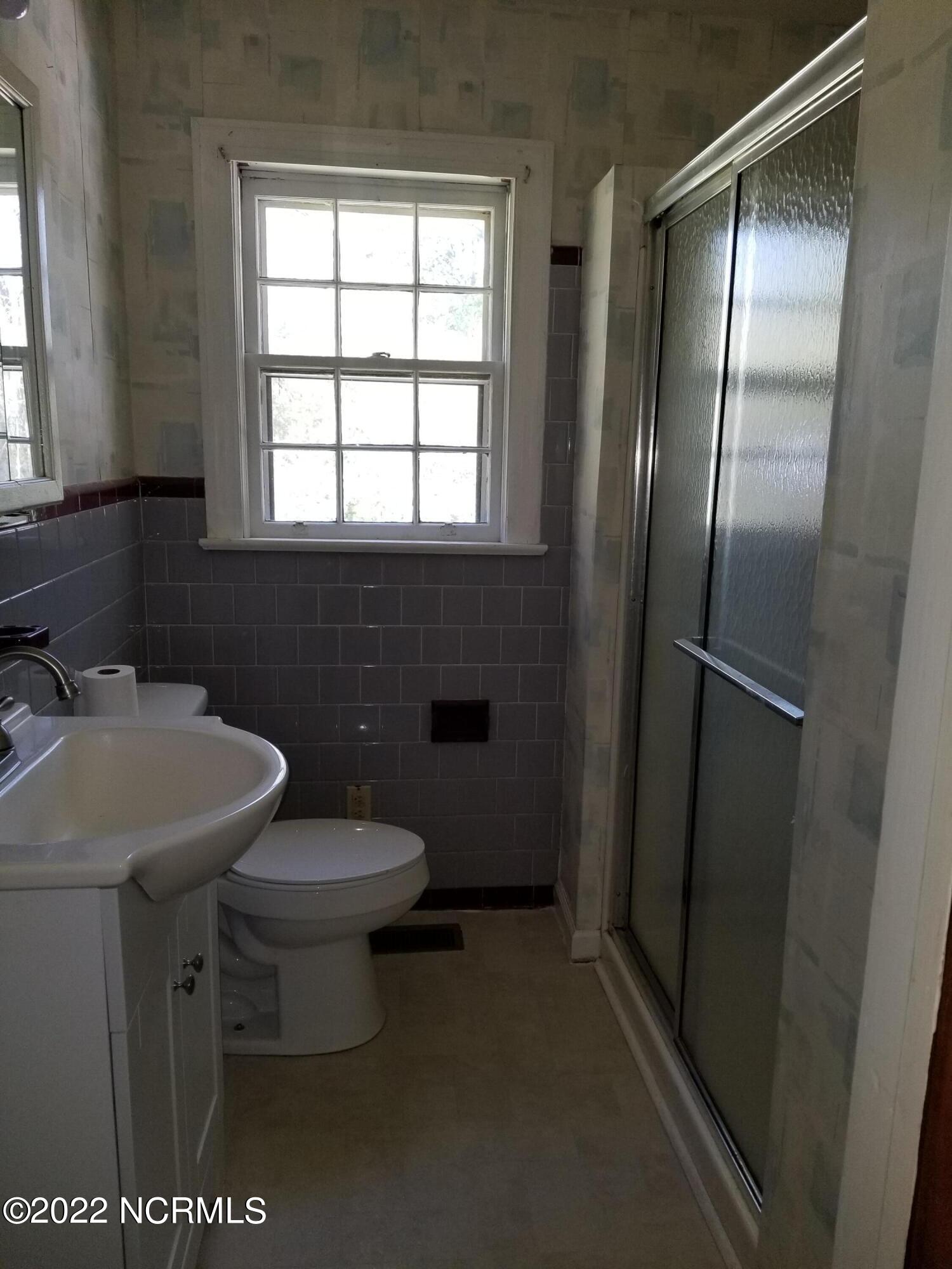 1528 Bethlehem Road Rocky Mount, NC 27803 - Photo 9 of 11 hall bath