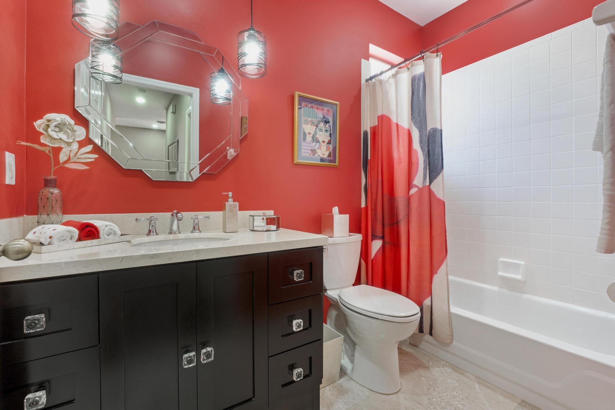 8653 Vía Reale, Unit 49U Boca Raton, FL 33496 - Photo 24 of 44 GUEST BATHROOM