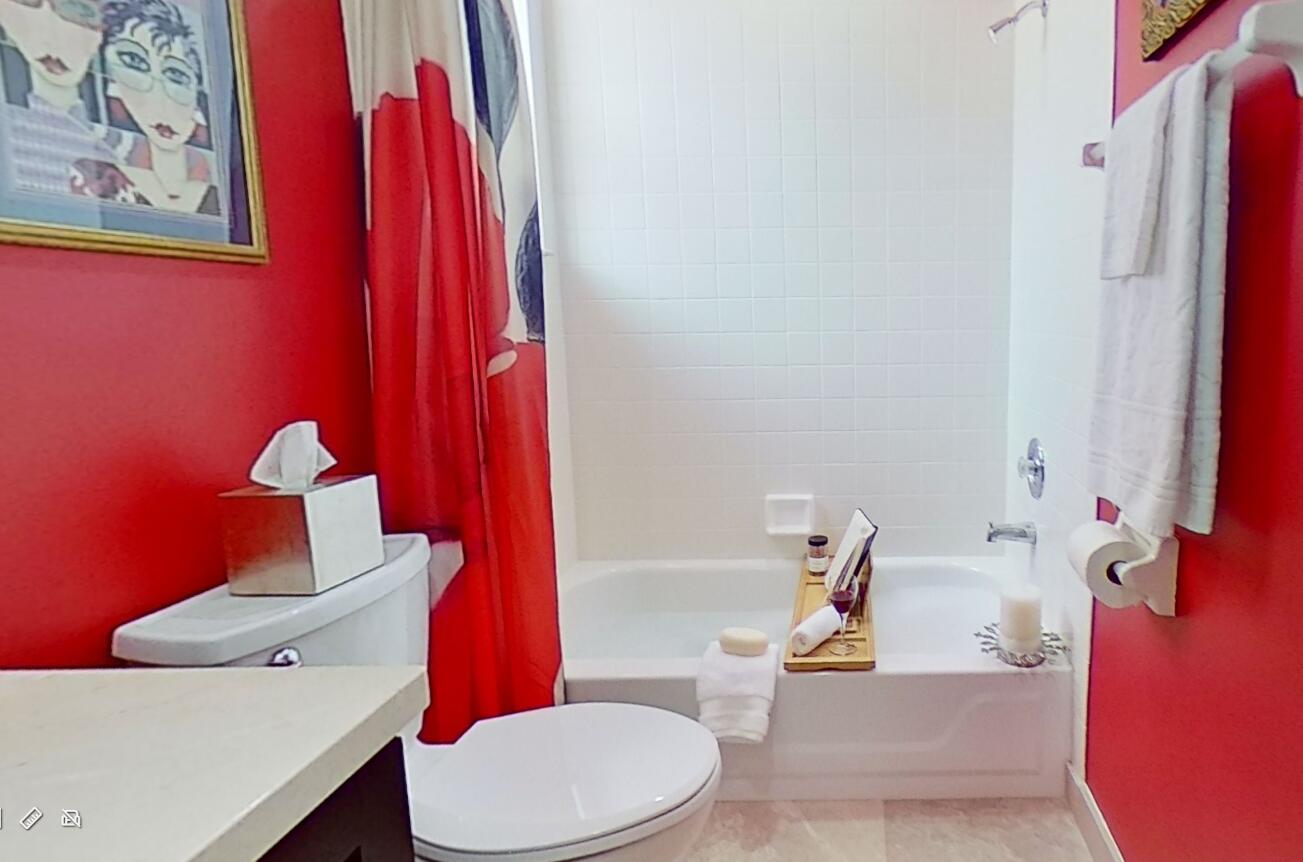 8653 Vía Reale, Unit 49U Boca Raton, FL 33496 - Photo 25 of 44 GUEST BATHROOM