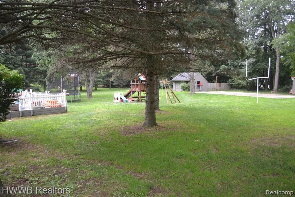1400 Avon Circle West Rochester, MI 48309 - Photo 3 of 24 03-Backyard.JPG