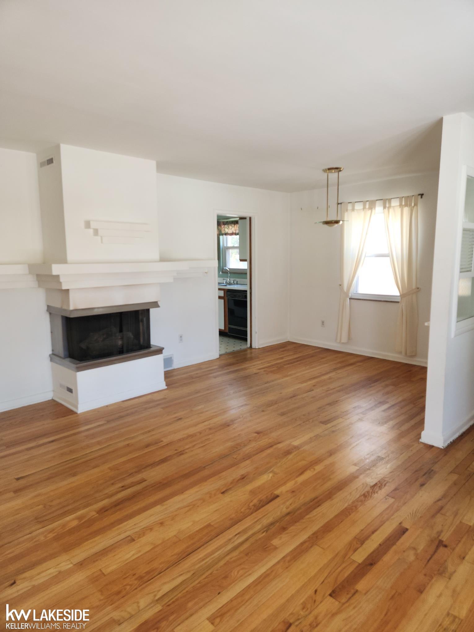 3649 Rockingham Road Royal Oak, MI 48073 - Photo 4 of 14 50102909-3.JPG
