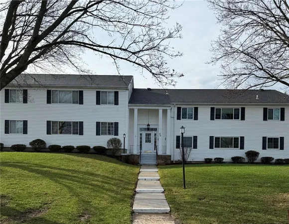 $169,900 | 26 Colonial Parkway, Unit H, Pittsford, NY 14534
