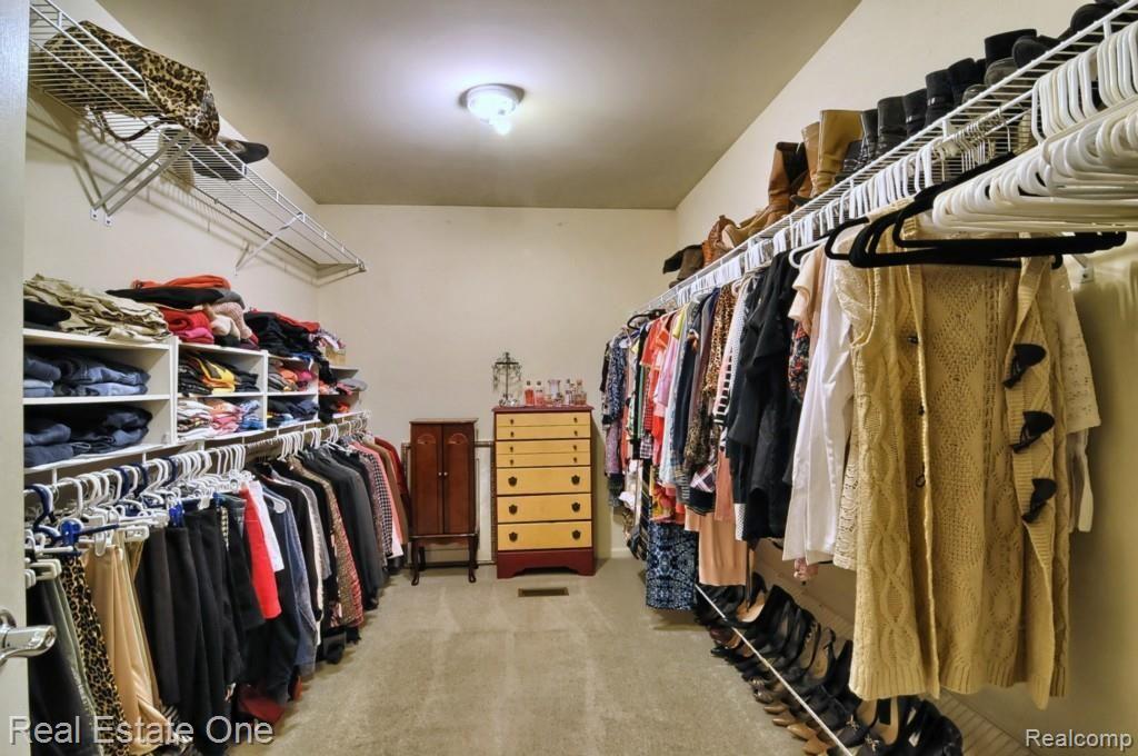 3741 Inverness Drive Rochester, MI 48306 - Photo 24 of 40 Master_Bedroom_Walkin_Closet.jpg