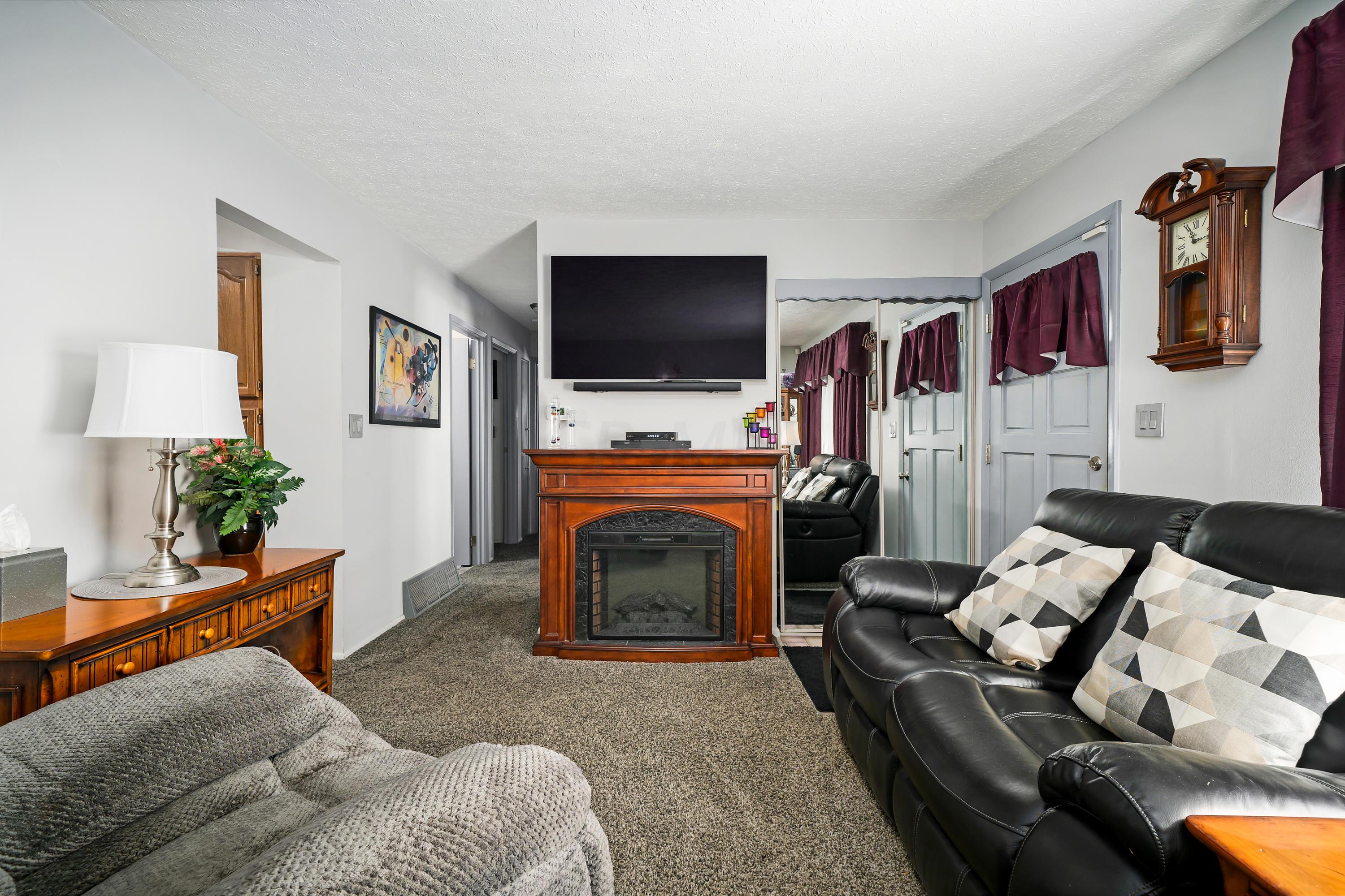 6347 Faircrest Road Columbus, OH 43229 - Photo 12 of 27 Gallery Image 12