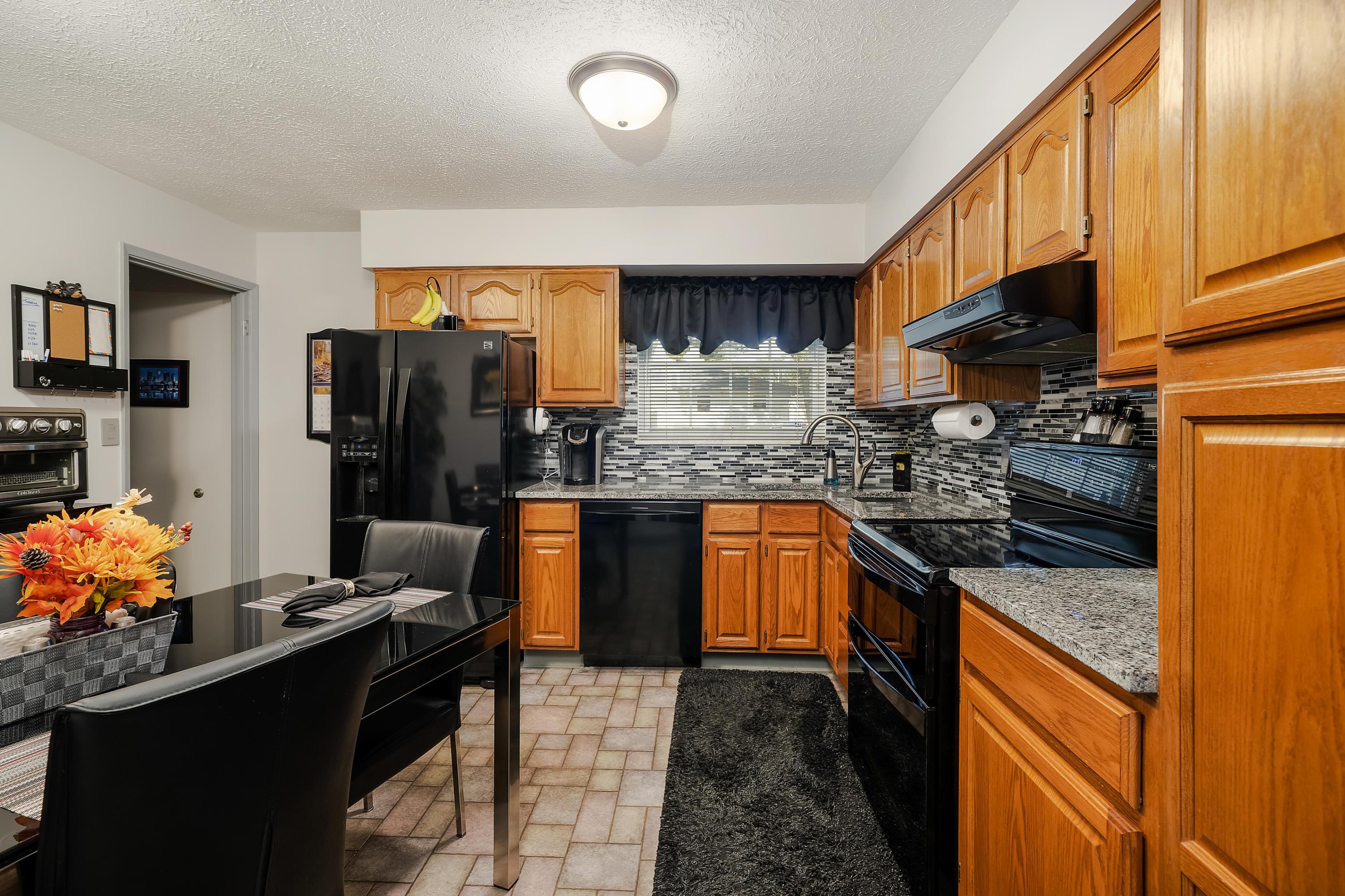 6347 Faircrest Road Columbus, OH 43229 - Photo 14 of 27 Gallery Image 14