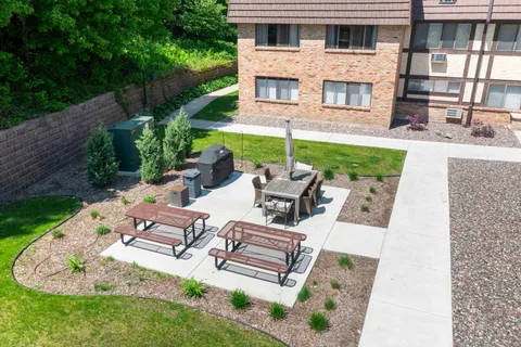 $330,000 | 205 Barry Avenue South, Unit 117, Wayzata, MN 55391