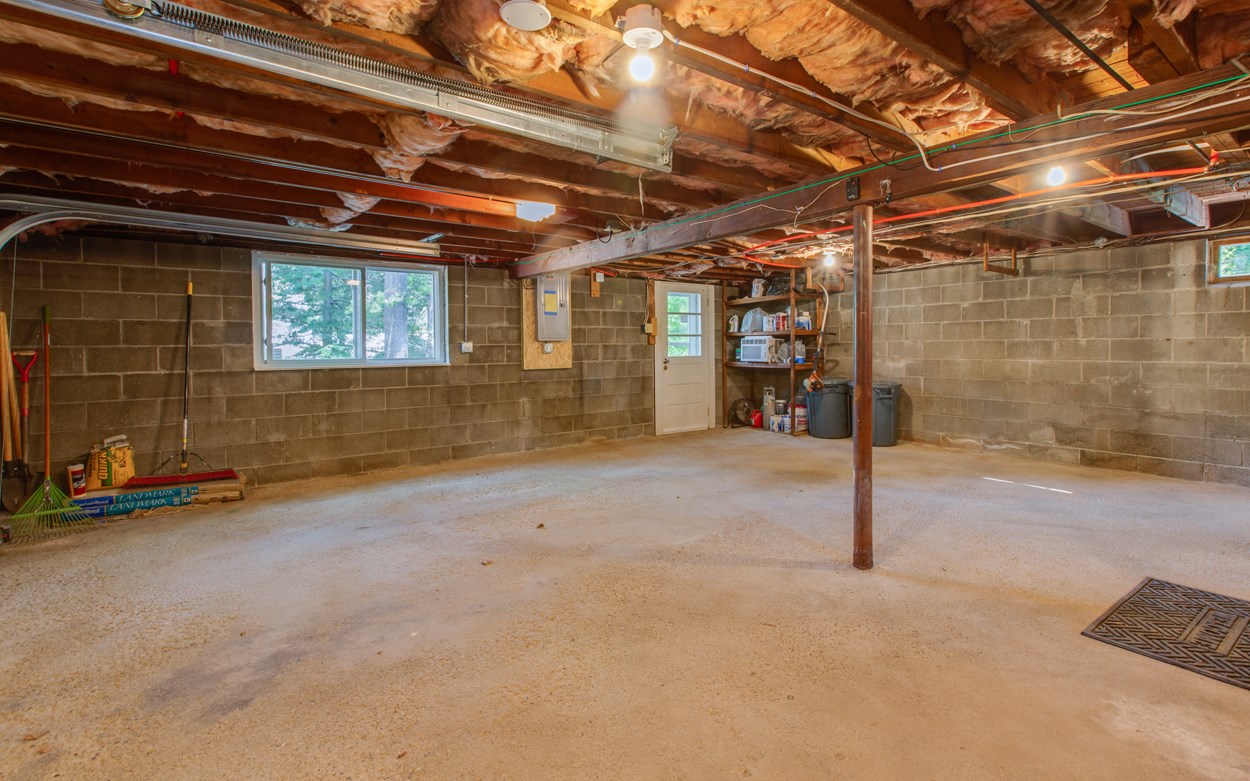 35 Lawrence Road Salem, NH 03079 - Photo 36 of 40 Gallery Image 36