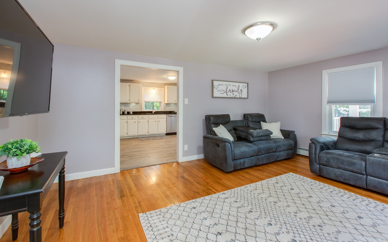 35 Lawrence Road Salem, NH 03079 - Photo 8 of 40 Gallery Image 8