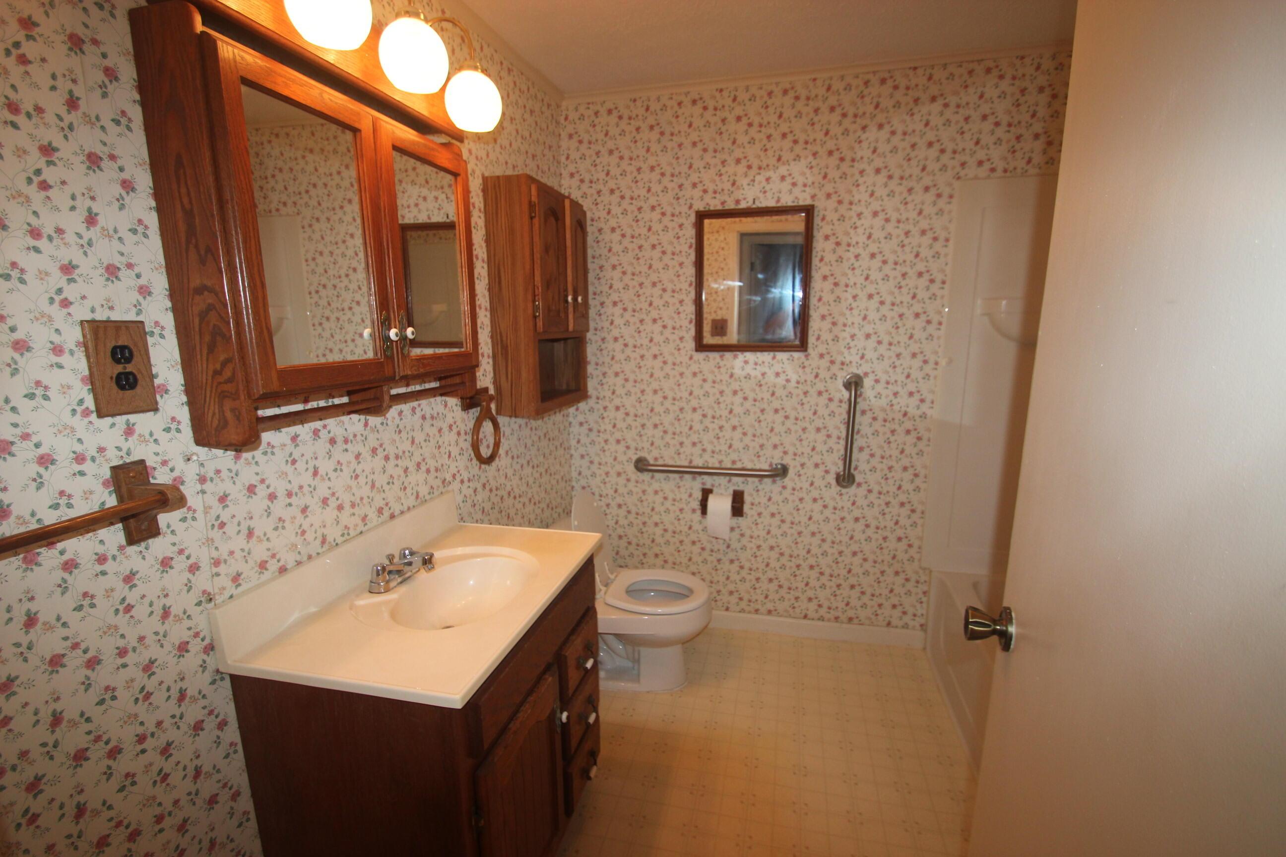 540 Newmans-Cardington Road West Prospect, OH 43342 - Photo 18 of 41 Full bathroom.