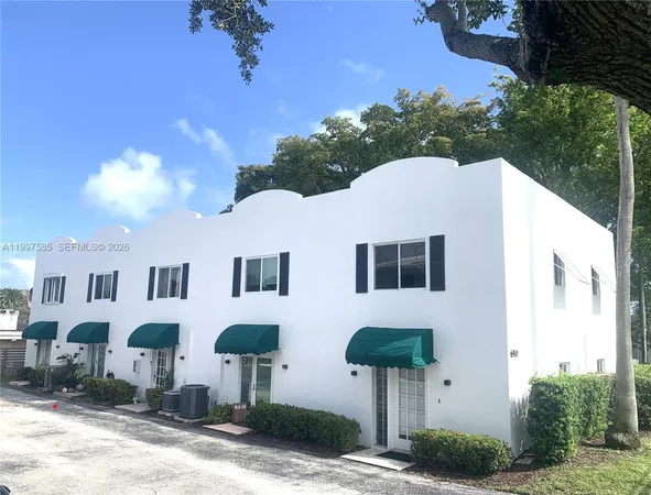 $379,900 | 690 Southeast 23rd Avenue, Unit 4, Pompano Beach, FL 33062