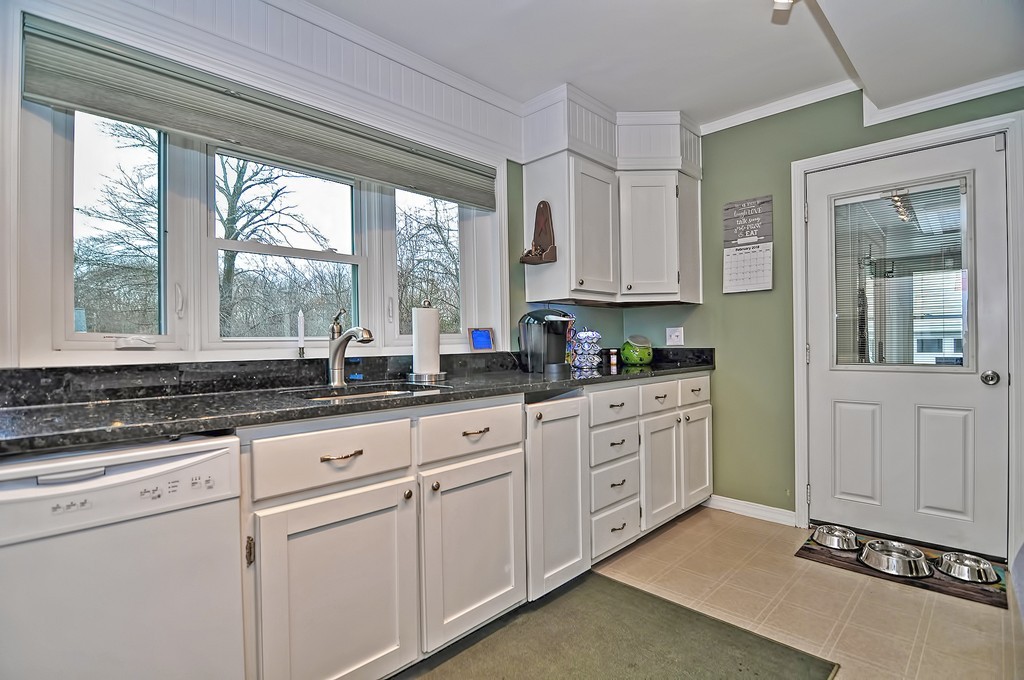 68 Deanville Road Attleboro, MA 02703 - Photo 4 of 26 Gallery Image 4