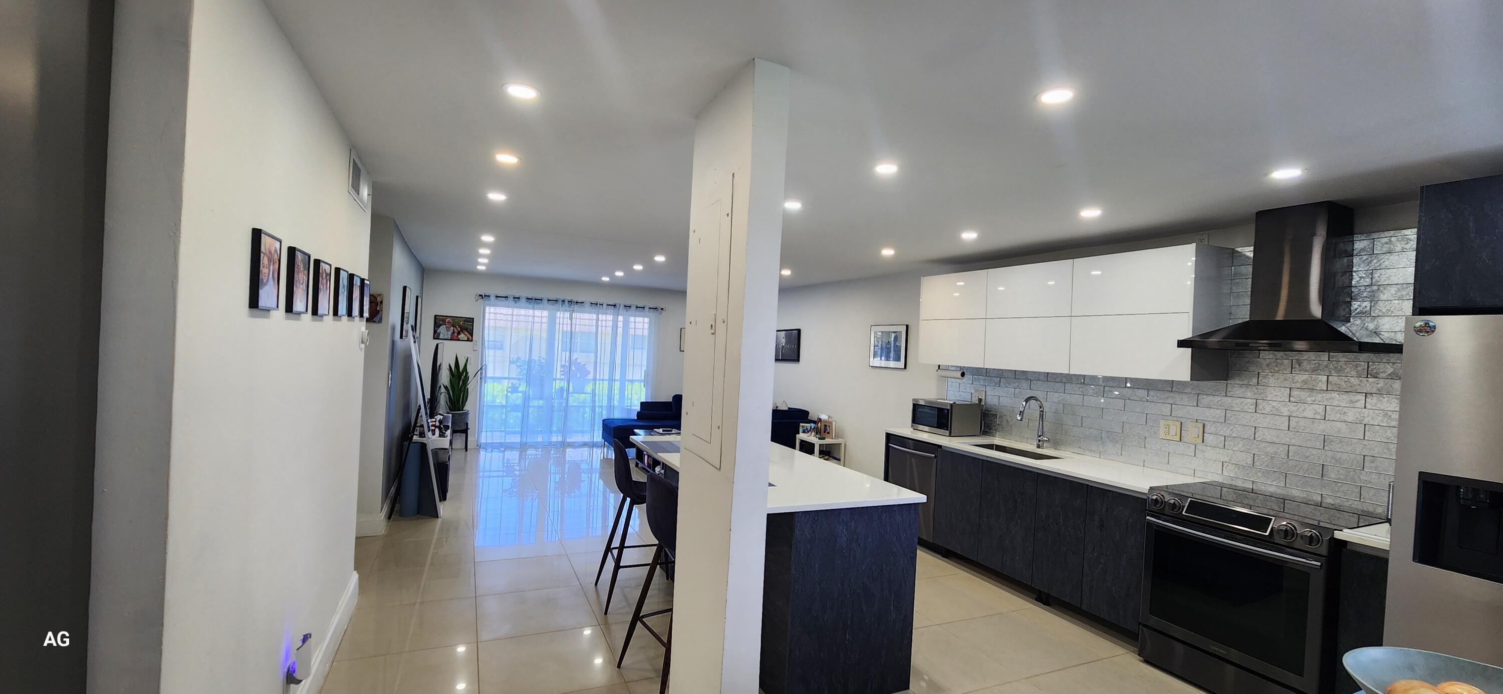 20 Southeast 13th Street, Unit B7 Boca Raton, FL 33432 - Photo 5 of 25 Entry way view