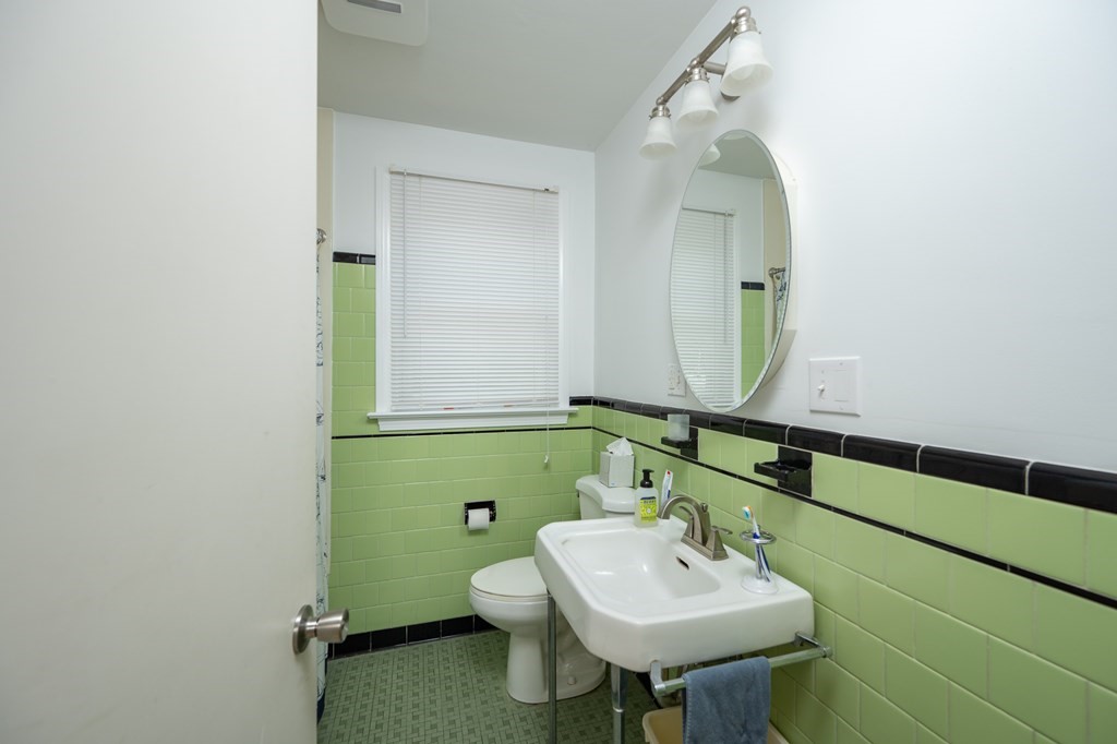 37 Bayberry Road Quincy, MA 02171 - Photo 14 of 27 Gallery Image 14