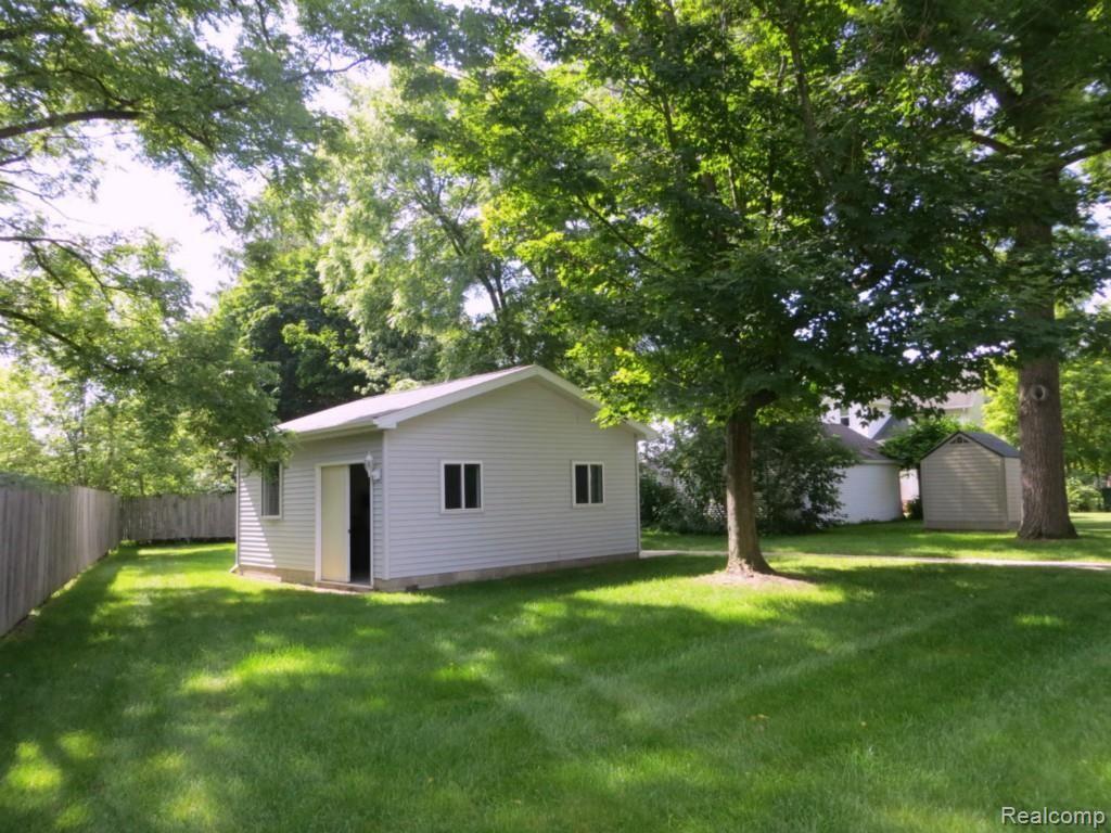 313 North Chestnut Street Howell, MI 48843 - Photo 2 of 13 IMG_4465.jpg