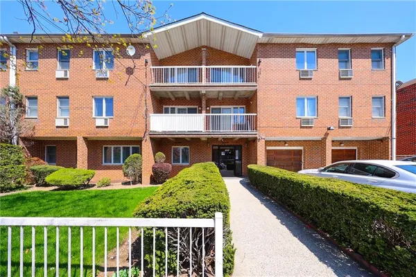 $648,000 | 1449 67th Street, Unit 3D | Bensonhurst