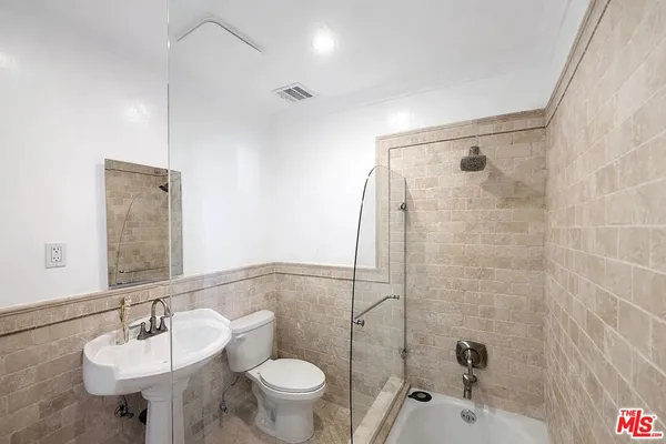 $5,000 | 1033 20th Street, Unit U, Santa Monica, CA 90403