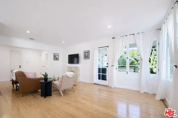 $5,000 | 1033 20th Street, Unit U, Santa Monica, CA 90403