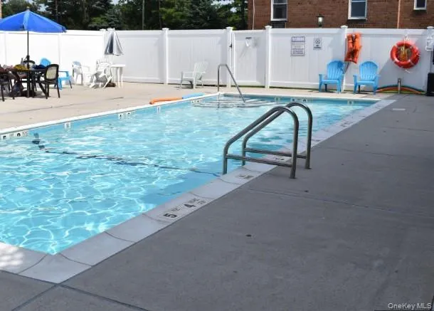 $359,900 | 596 Broadway, Unit 16B, Lynbrook, NY 11563