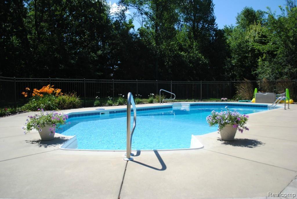 9706 Quail Ridge Run Brighton, MI 48114 - Photo 27 of 29 DSC_0346.jpg
