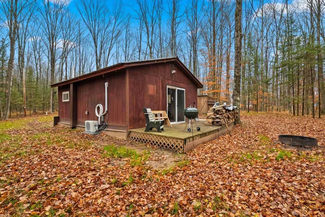 $125,000 | W5065 Bear Paw Road, Amberg, WI 54102
