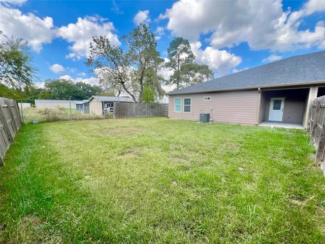 $2,295 | 8575 Highway 105, Unit B, Beaumont, TX 77713