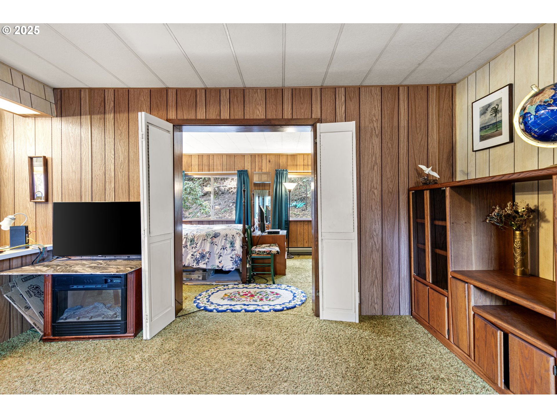 44531 McKenzie Highway Leaburg, OR 97489 - Photo 17 of 48 a living room with fireplace furniture and a flat screen tv
