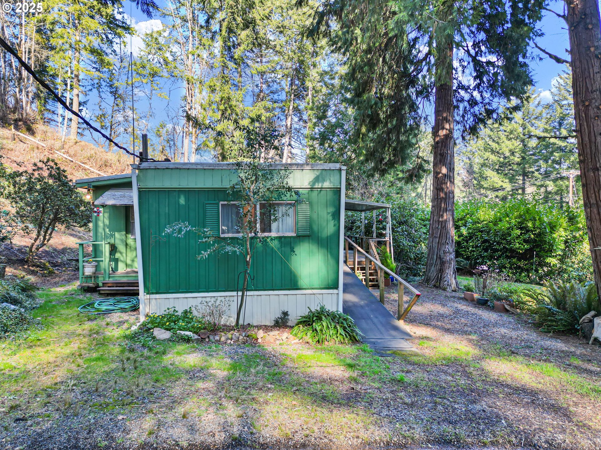 44531 McKenzie Highway Leaburg, OR 97489 - Photo 30 of 48 a view of outdoor space